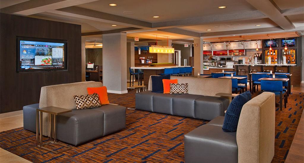 คอร์ตยาร์ด ยังส์ทาวน์ แคนฟิลด์ Hotel Canfield ภายนอก รูปภาพ