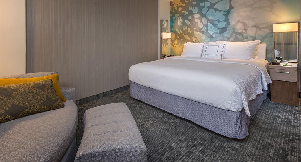 คอร์ตยาร์ด ยังส์ทาวน์ แคนฟิลด์ Hotel Canfield ภายนอก รูปภาพ