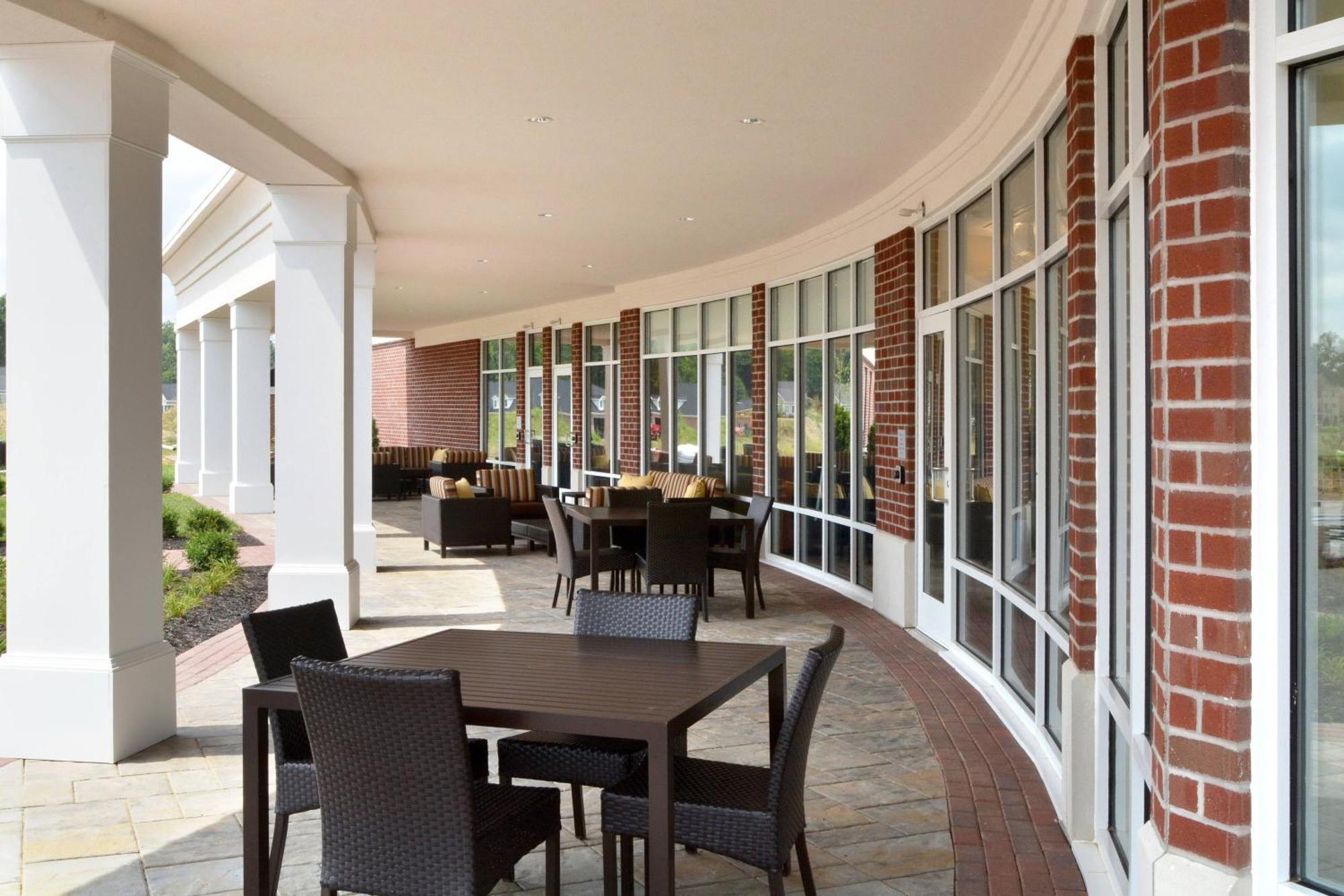คอร์ตยาร์ด ยังส์ทาวน์ แคนฟิลด์ Hotel Canfield ภายนอก รูปภาพ