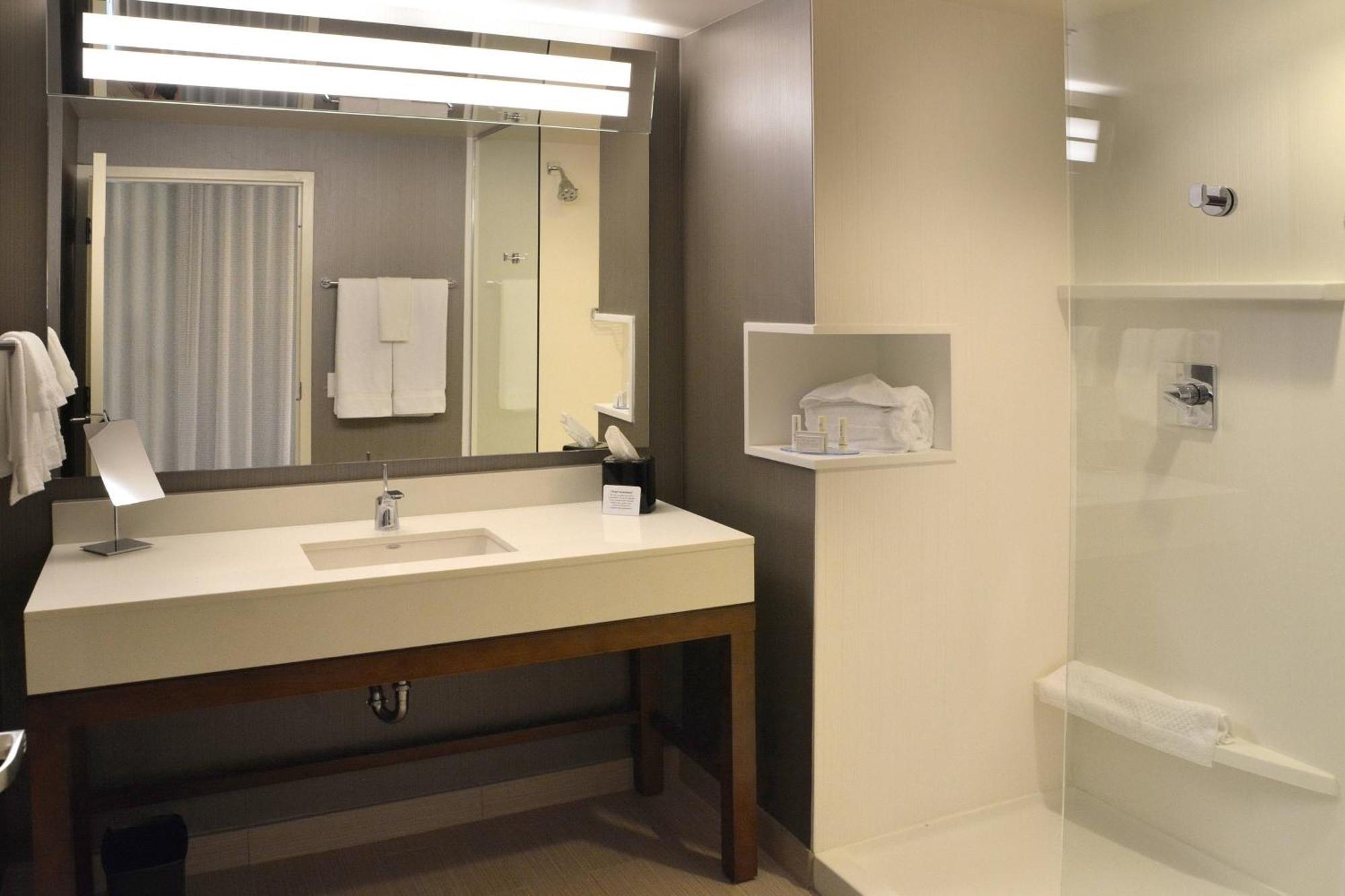 คอร์ตยาร์ด ยังส์ทาวน์ แคนฟิลด์ Hotel Canfield ภายนอก รูปภาพ
