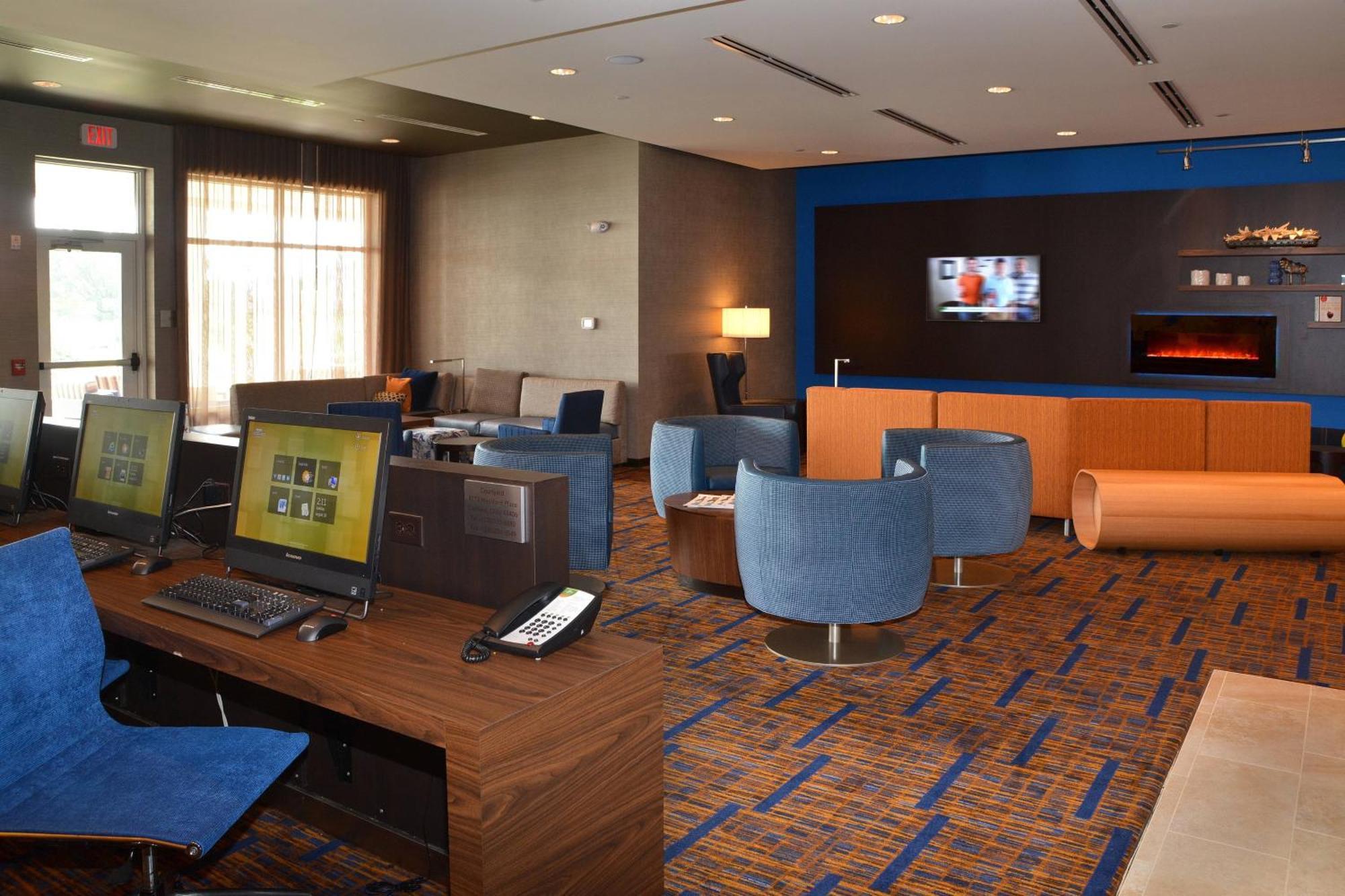 คอร์ตยาร์ด ยังส์ทาวน์ แคนฟิลด์ Hotel Canfield ภายนอก รูปภาพ