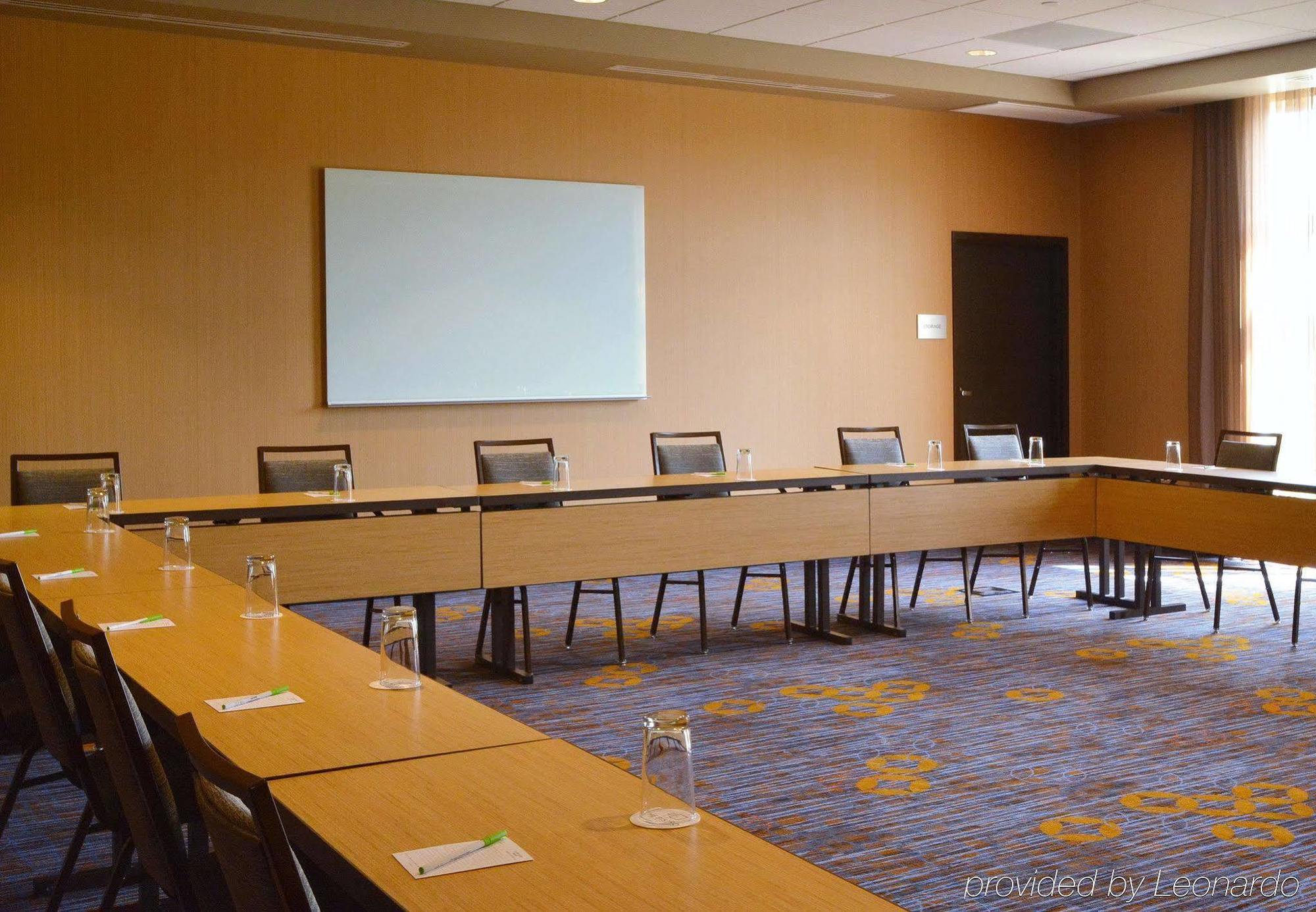 คอร์ตยาร์ด ยังส์ทาวน์ แคนฟิลด์ Hotel Canfield ภายนอก รูปภาพ