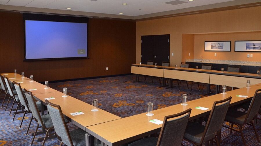 คอร์ตยาร์ด ยังส์ทาวน์ แคนฟิลด์ Hotel Canfield ภายนอก รูปภาพ